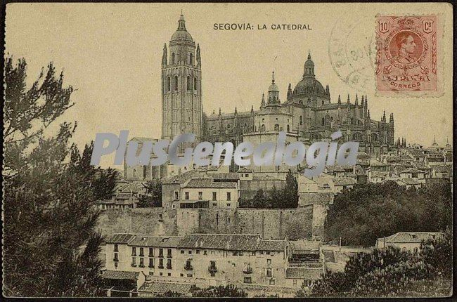 Vista en blanco y negro del alcázar de segovia