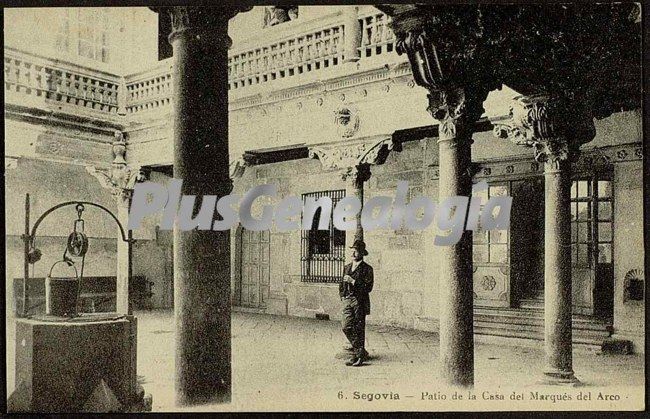 Patio de la casa del marqués del arco de segovia