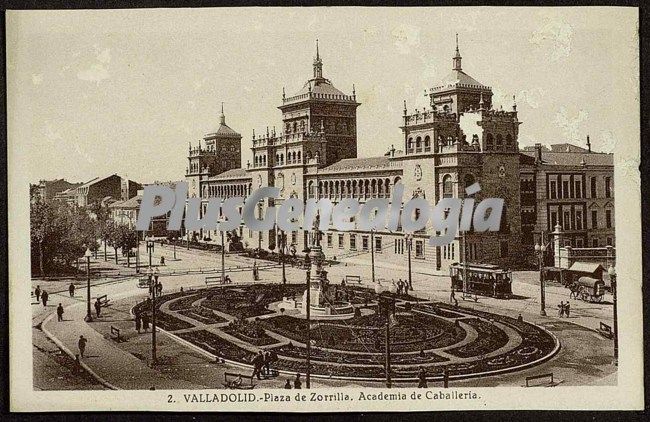 Academia de caballería en la plaza de zorrilla de valladolid