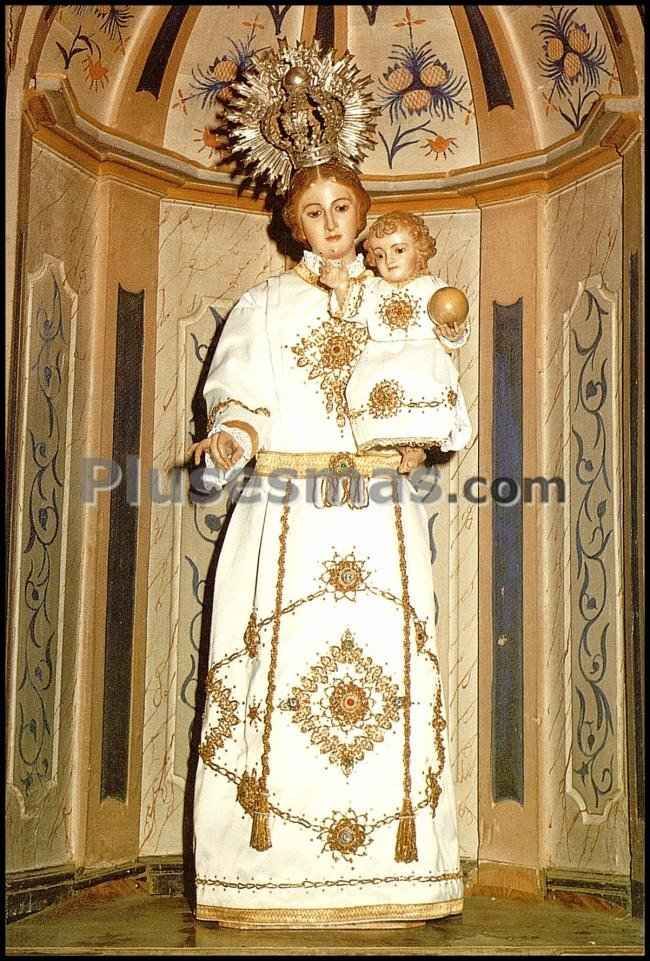 Virgen de la stma. trinidad y su retablo en san cristobal de entreviñas (zamora)