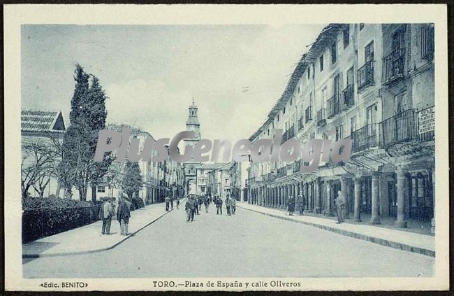 Plaza de españa y calle oliveros de toro (zamora)