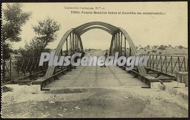 Acceso al puente metálico sobre el guareña de toro (zamora)