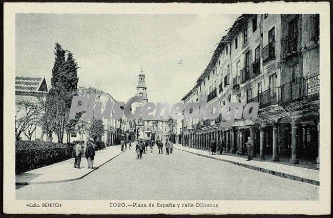 Plaza de españa y calle oliveros de toro (zamora)