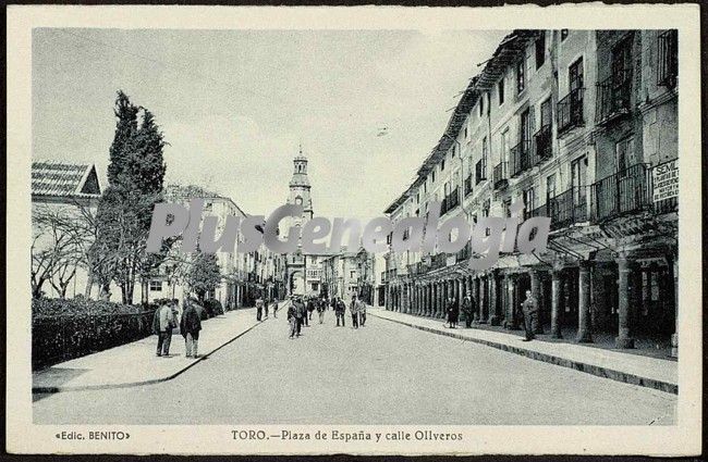 Plaza de españa y calle oliveros de toro (zamora)