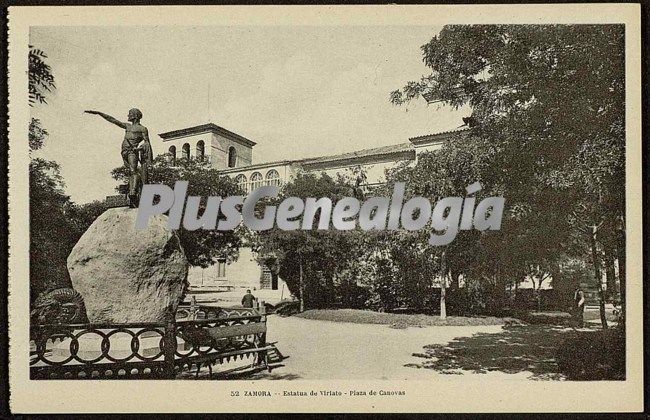 Estatua de viriato en la plaza de cánovas de zamora