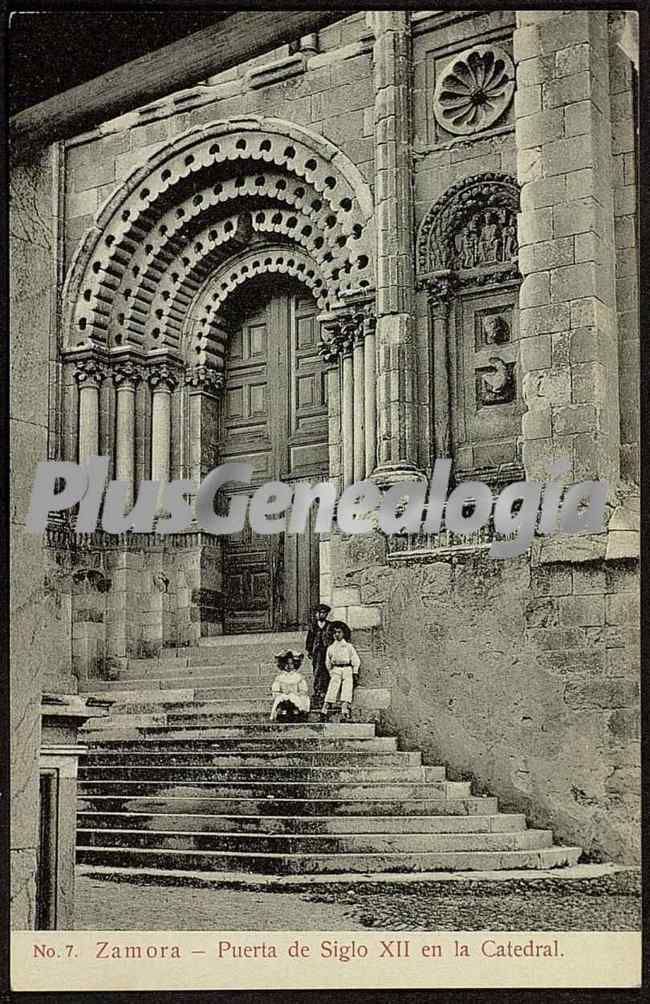 Puerta del siglo xii de la catedral de zamora