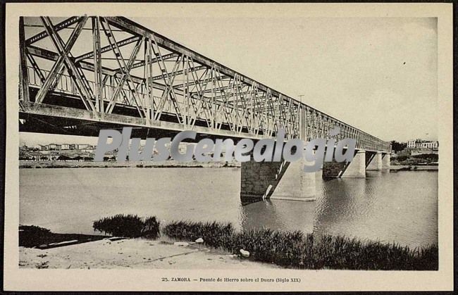 Detalle del puente de hierro del siglo xix sobre el río duero de zamora