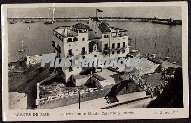 Vista aérea del Restaurante Hotel Monte Calvario y el Puerto de Arenys de Mar (Barcelona)