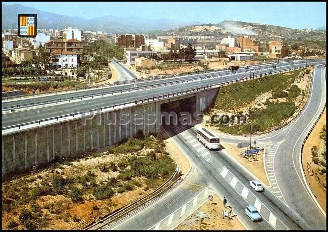 Autopista y vista parcial de Badalona en Barcelona