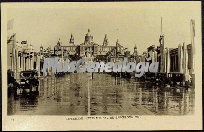 Vista lejana del Palacio Nacional de Monjuic en Barcelona (1929)