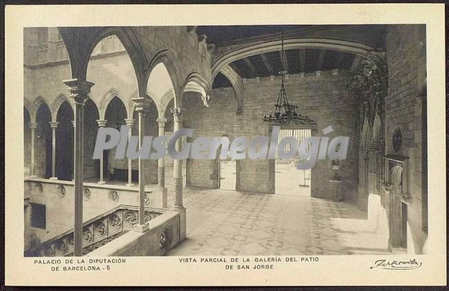 Vista parcial de la galería del patio de San Jorge del Palacio de la Diputación de Barcelona