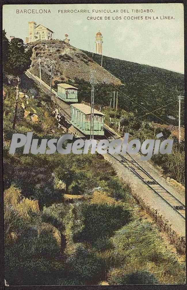 Cruce de coches en la línea del Funicular del Tibidabo en Barcelona