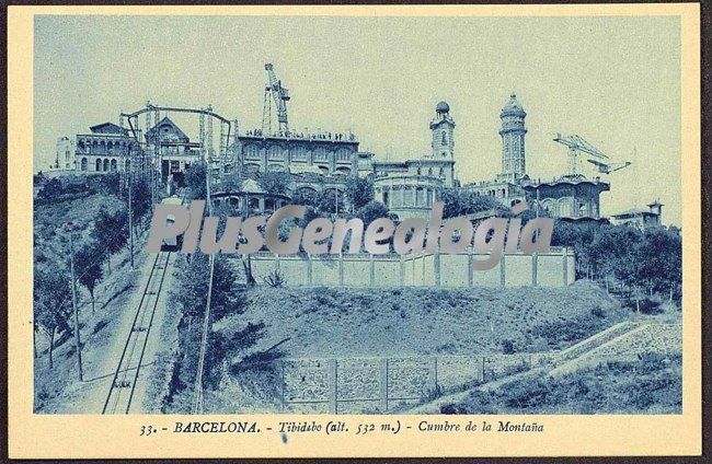 Cumbre de la montaña Tibidabo en Barcelona