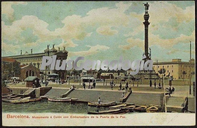 Monumento a Colón con embarcadero de la Puerta de la Paz en Barcelona