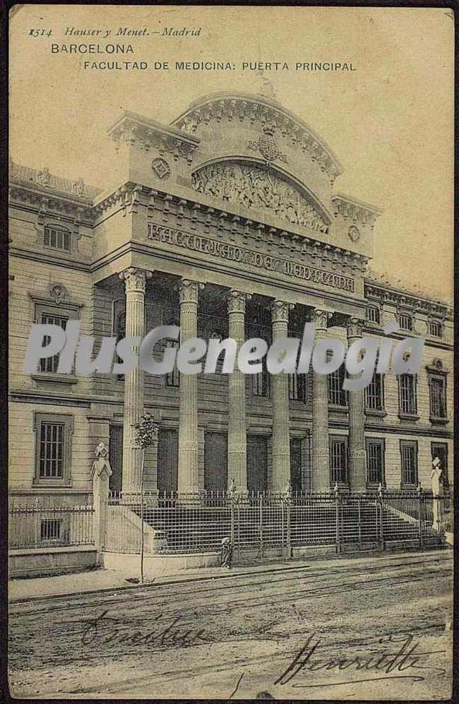 Puerta principal de la Facultad de Medicina en Barcelona