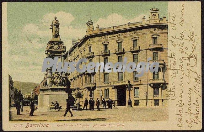 Monumento a Güell en la Rambla de Cataluña en Barcelona