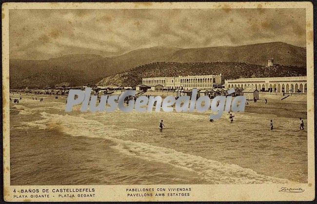 Baños de Castelldefels en la playa gigante (Barcelona)