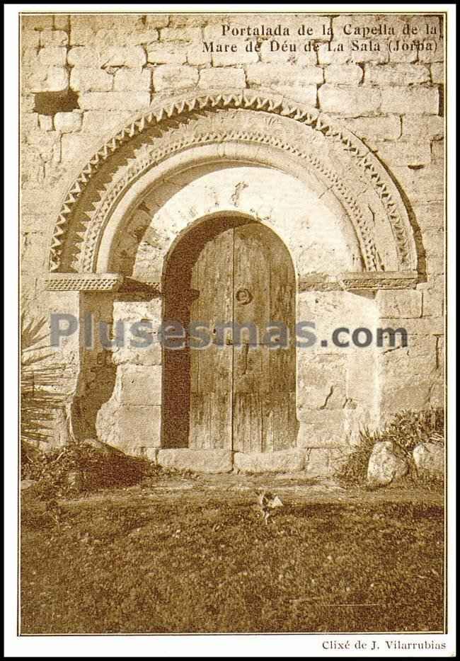 Puerta de la capilla de la virgen de la sala en barcelona