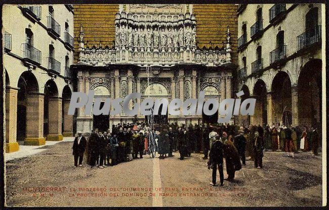 La procesión del Domingo de Ramos entrando en la Iglesia de Montserrat (Barcelona)