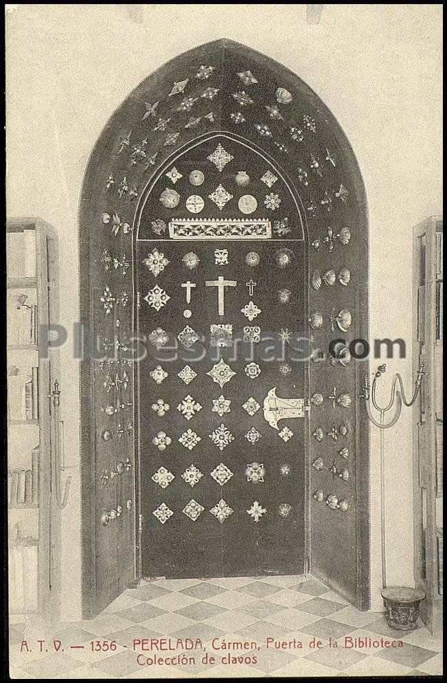 Puerta de biblioteca-colección de clavos en barcelona