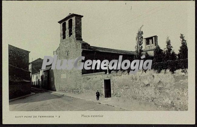 Plaça exterior de Sant Pere de Terrassa (Barcelona)