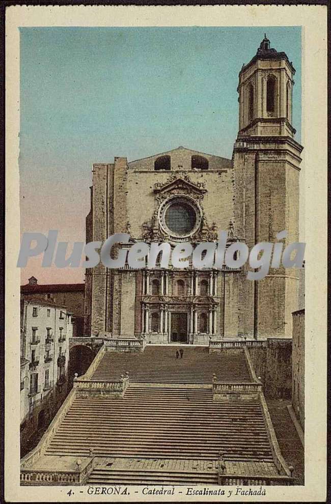 Escalinata y fachada de la catedral de girona