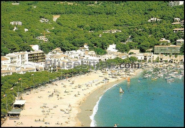 Playa y paseo de llafranc (gerona)