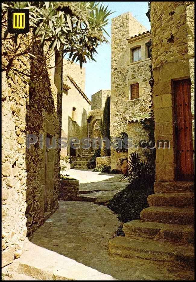 Calle del recinto gótico de pals (gerona)