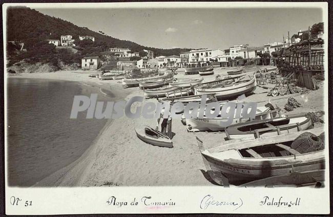 Embarcadero de la playa de tamariu (girona)