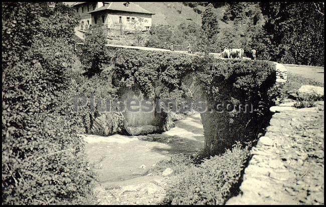 Puente sobre el garona en el valle de arán (lleida)