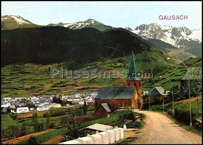 Iglesia, al fondo viella y puerto en gausach (lleida)