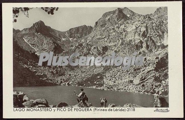 Lago monastero y pico de peguera del pirineo de lleida