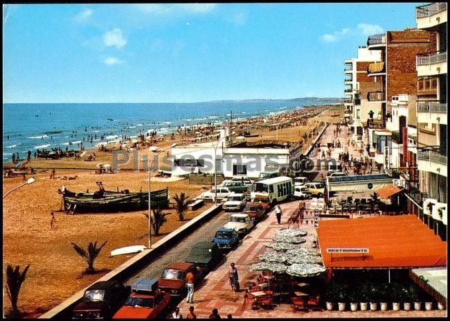 Playa y pósito de pescadores de calafell (tarragona)