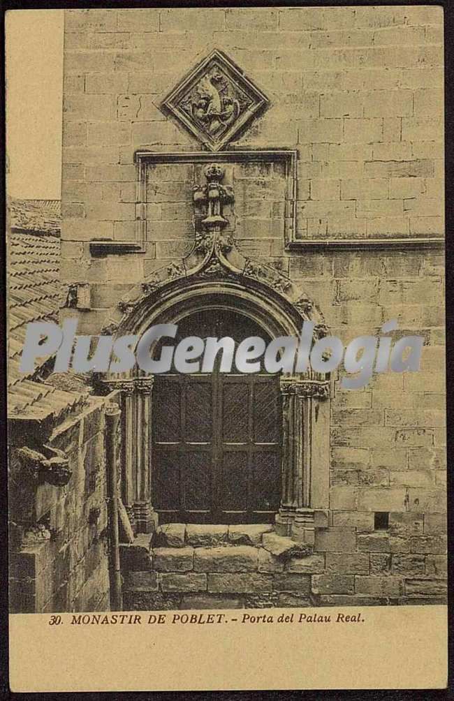 Porta del palau real de poblet (tarragona)