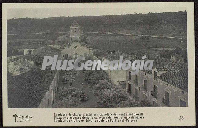 Plaza de clausura exterior y carretera de pont a vista de pájaro de santa creus (tarragona)