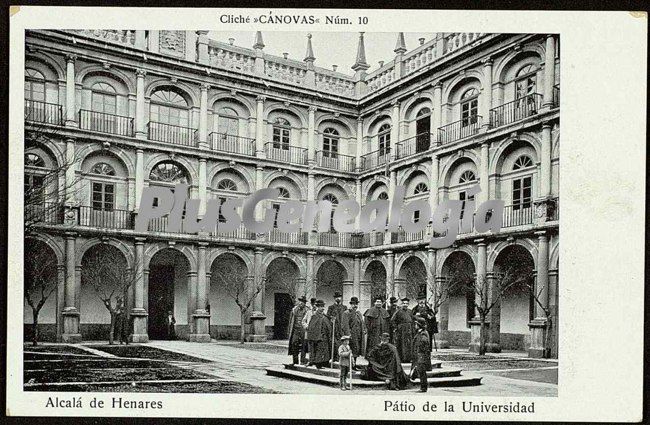 Patio de la Universidad de Alcalá de Henares (Madrid)