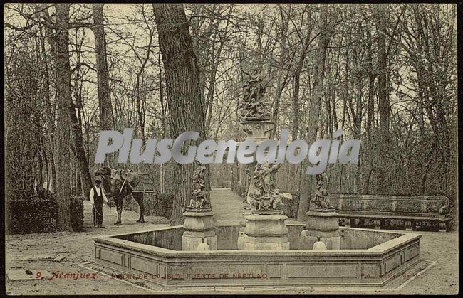 Jardín de la Isla con la Fuente de Neptuno en los Jardines del Palacio de Aranjuez (Madrid)