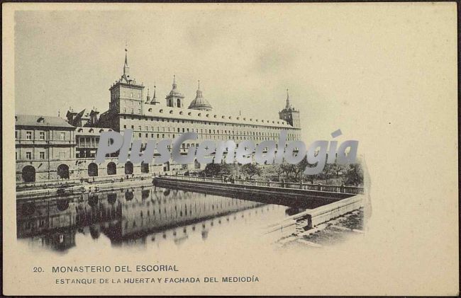 Estanque de la Huerta y Fachada del Mediodía de El monasterio de El Escorial (Madrid)