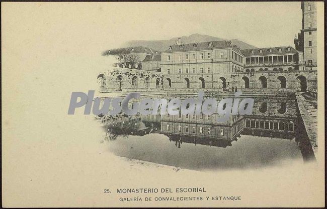 Galería de Convalecientes y estanque del monasterio de El Escorial (Madrid)