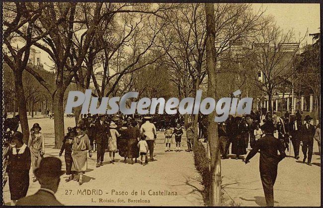 Madrileños en el Paseo de la Castellana en Madrid