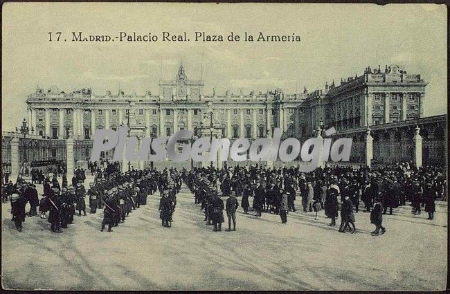 Palacio Real. Plaza de la Armería en Madrid