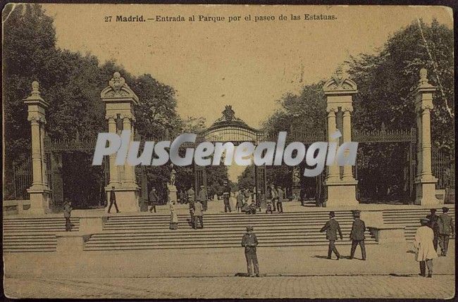 Entrada al Parque del Retiro en Madrid por el Paseo de las Estatuas