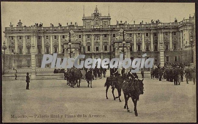 Palacio Real y Plaza de la Armería en Madrid