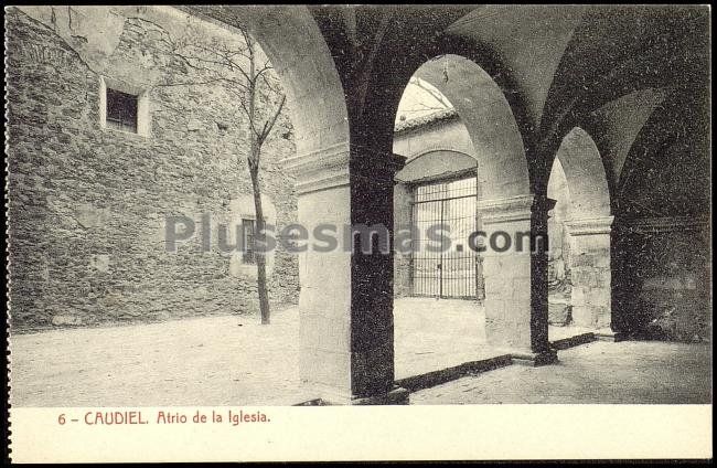 Atrio de la iglesia de caudiel (castellón)