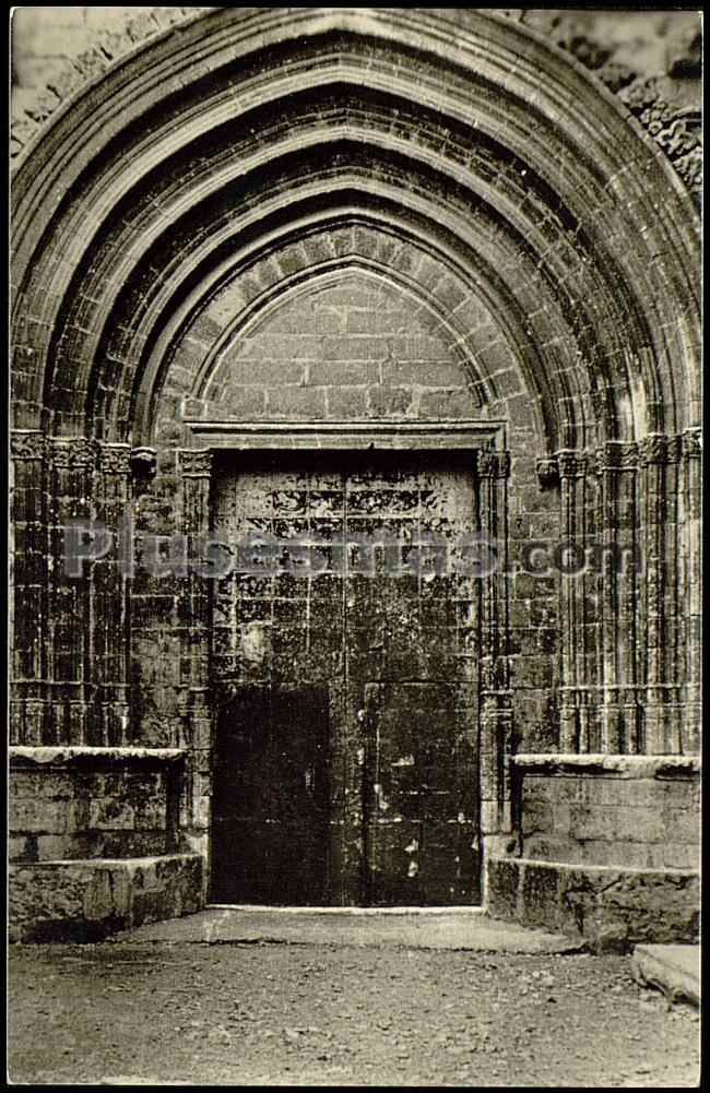 Puerta ojival de la arciprestal en san mateo (castellón)