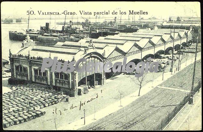 Vista parcial de los muelles del grao de valencia