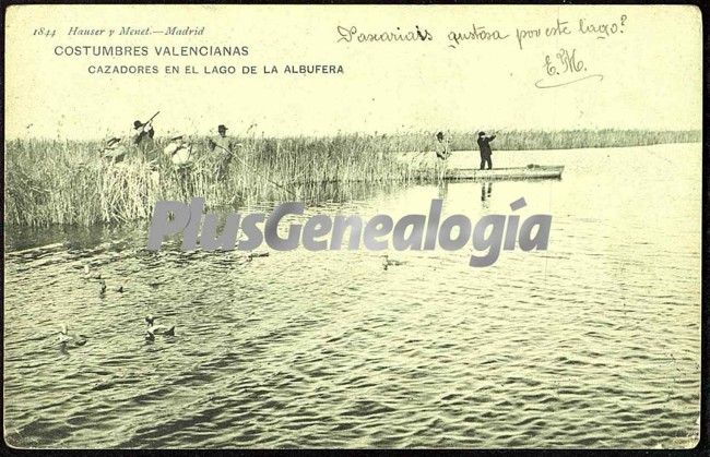 Cazadores en el lago de la albufera de valencia