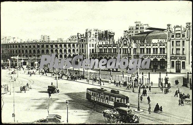 Calle transitada de valencia