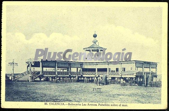 Pabellón sobre el mar del balneario las arenas de valencia