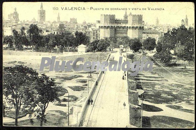 Puente de serranos y vista de valencia